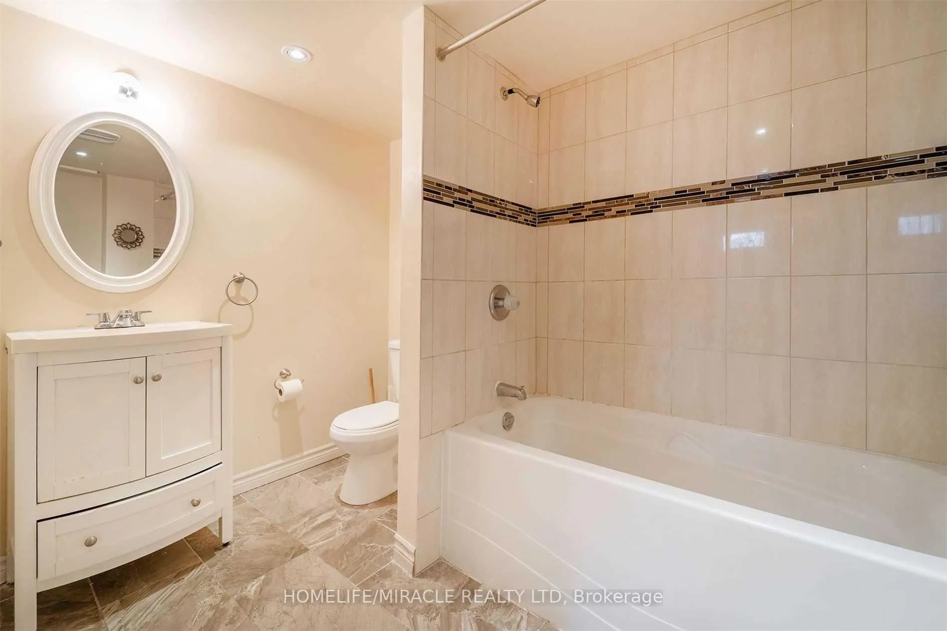 Photo 6 of Unit Bsmt, 21 Gosling Street, Brampton, Brampton West — HOMEH