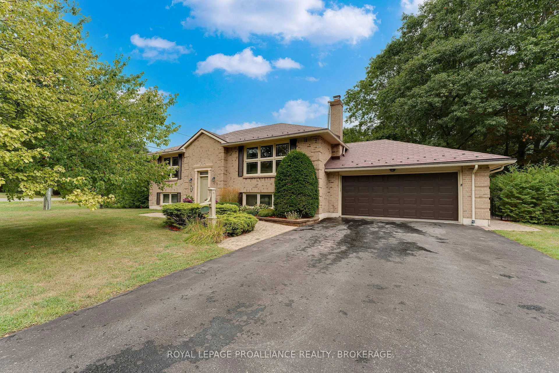 Photo 1 of 6 Faircrest Boulevard, Kingston, Kingston East (incl CFB Kingston) — HOMEH