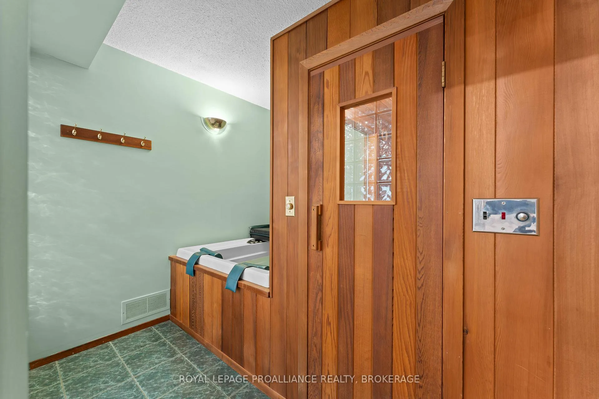Photo 27 of 6 Faircrest Boulevard, Kingston, Kingston East (incl CFB Kingston) — HOMEH