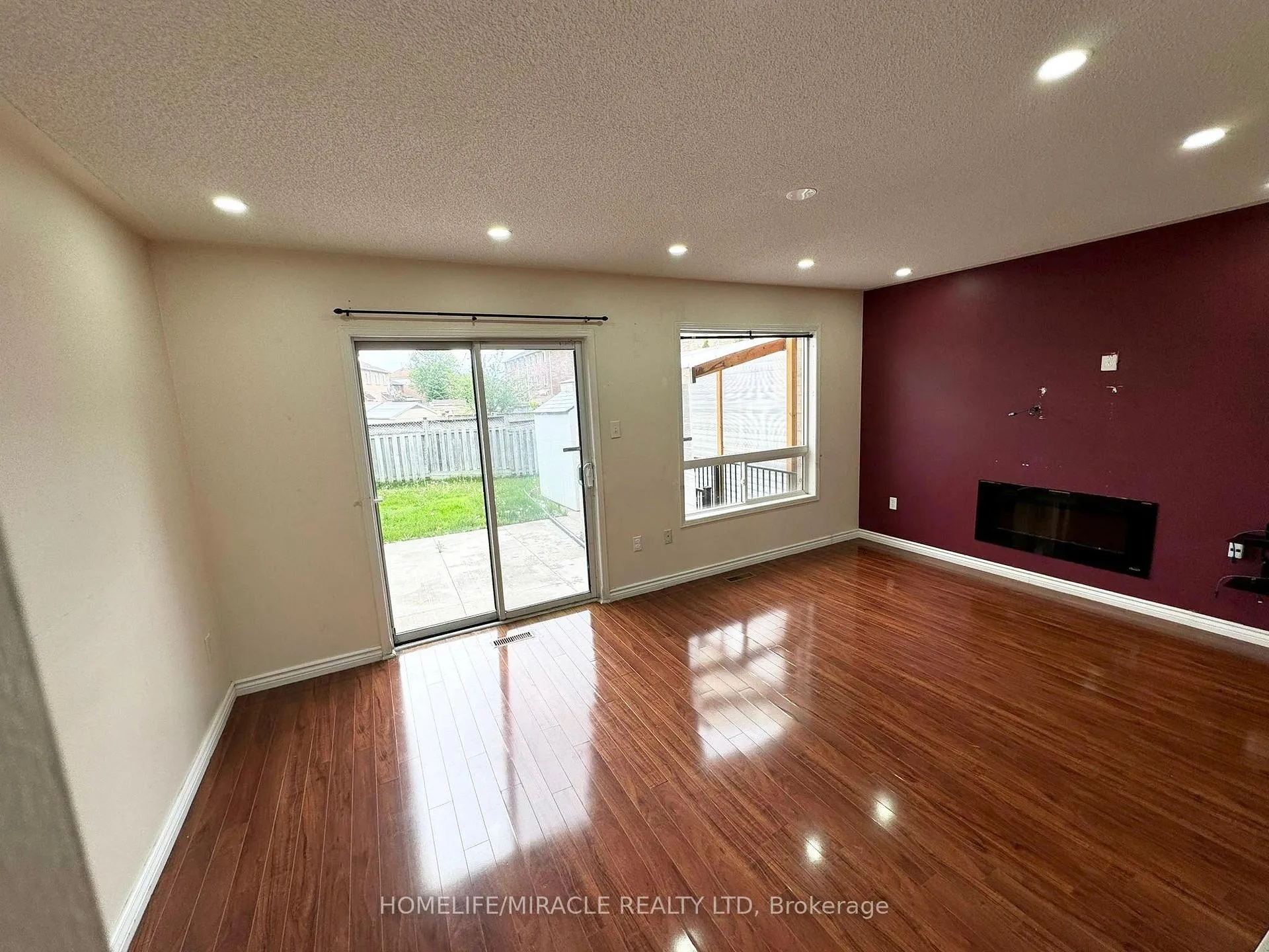 Photo 2 of 29 Ancestor Drive, Brampton, Fletcher's Meadow — HOMEH