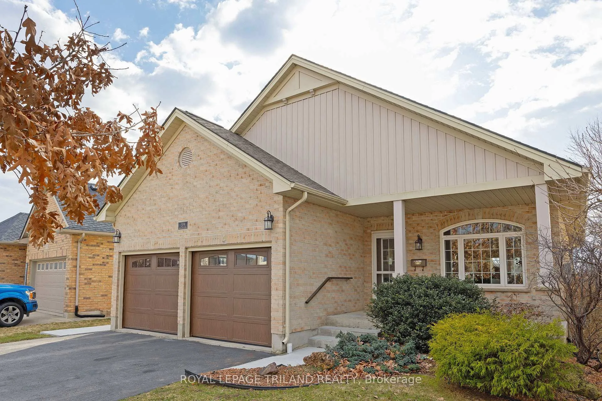 Photo 2 of 39 Augusta Crescent, St. Thomas — HOMEH