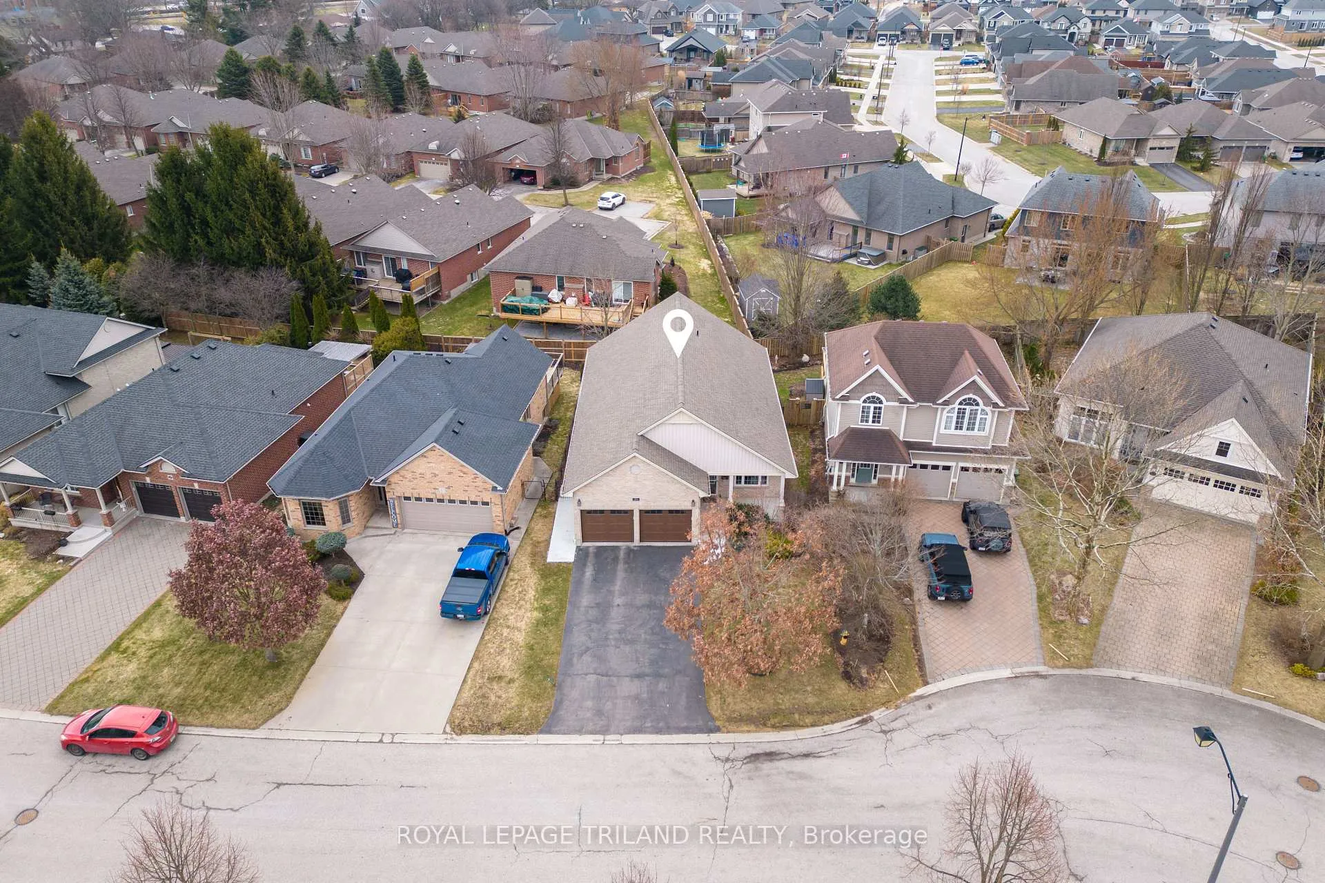 Photo 3 of 39 Augusta Crescent, St. Thomas — HOMEH