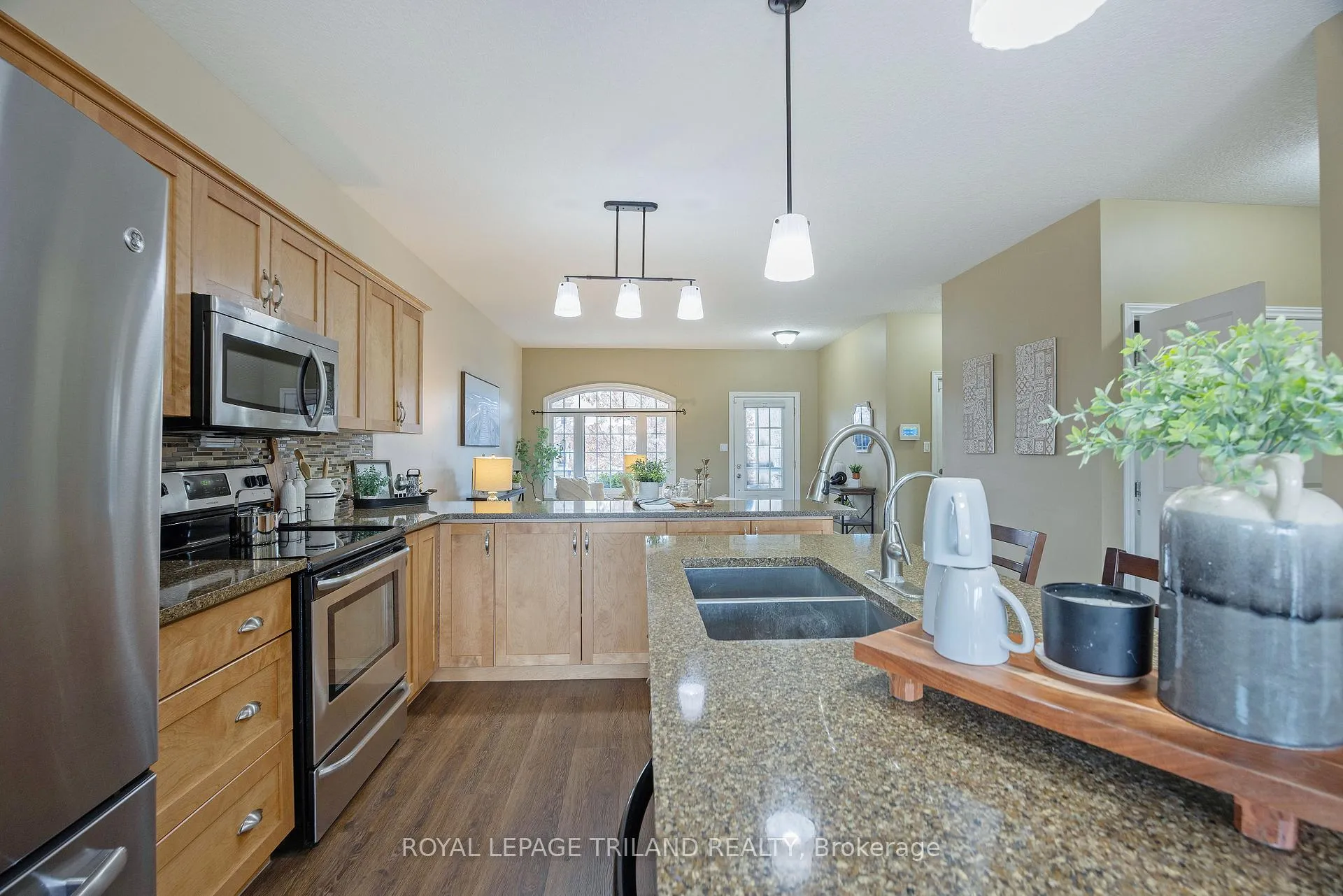 Photo 15 of 39 Augusta Crescent, St. Thomas — HOMEH