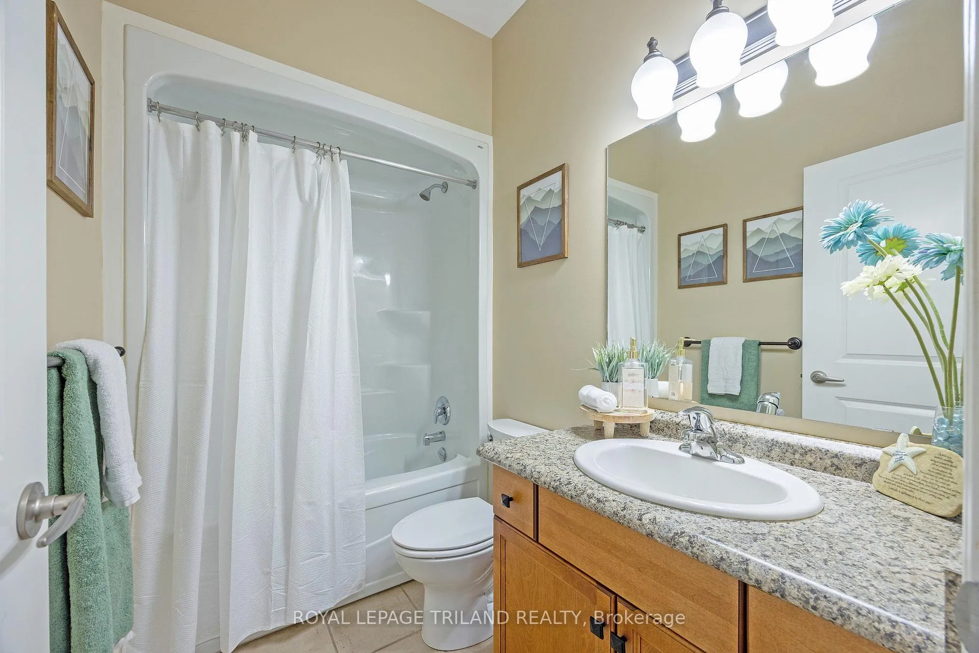 Photo 27 of 39 Augusta Crescent, St. Thomas — HOMEH