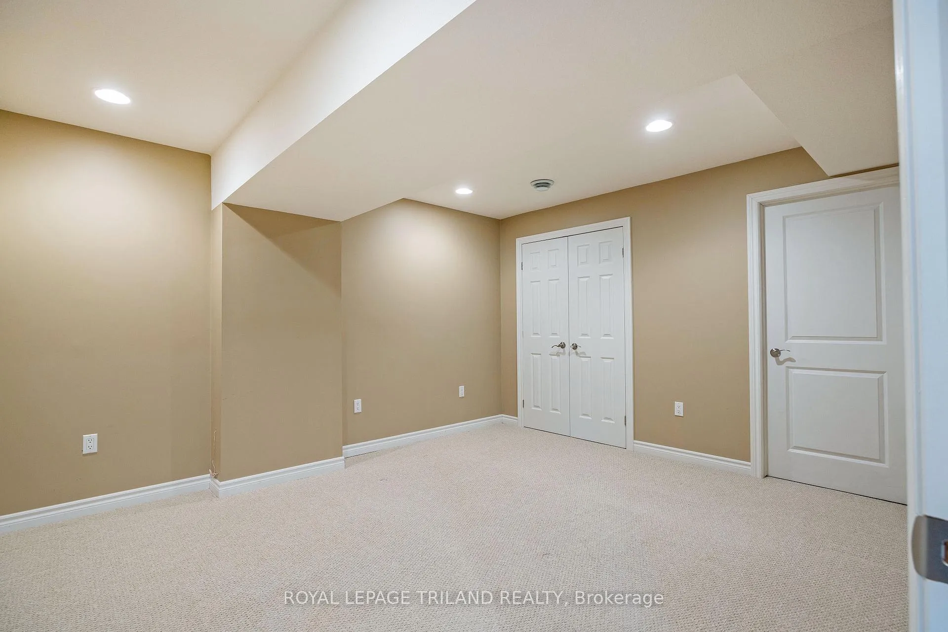 Photo 31 of 39 Augusta Crescent, St. Thomas — HOMEH