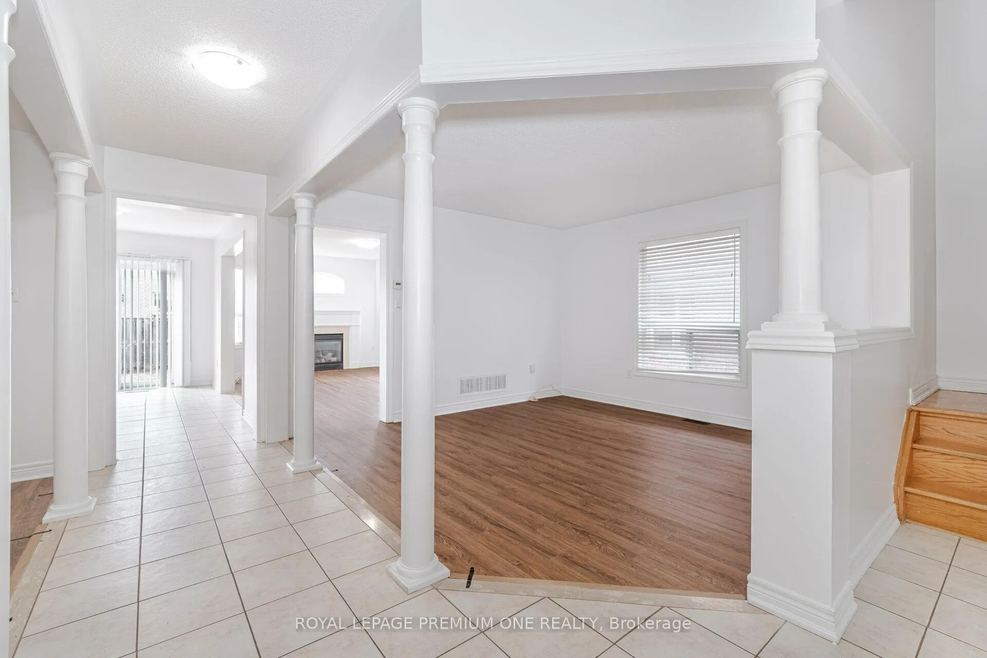 Photo 5 of 48 Devonwood Drive, Markham, Berczy — HOMEH