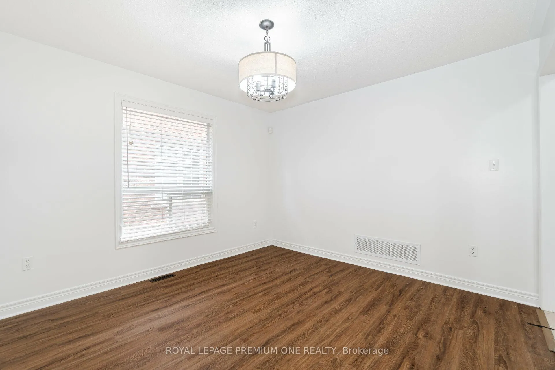Photo 9 of 48 Devonwood Drive, Markham, Berczy — HOMEH