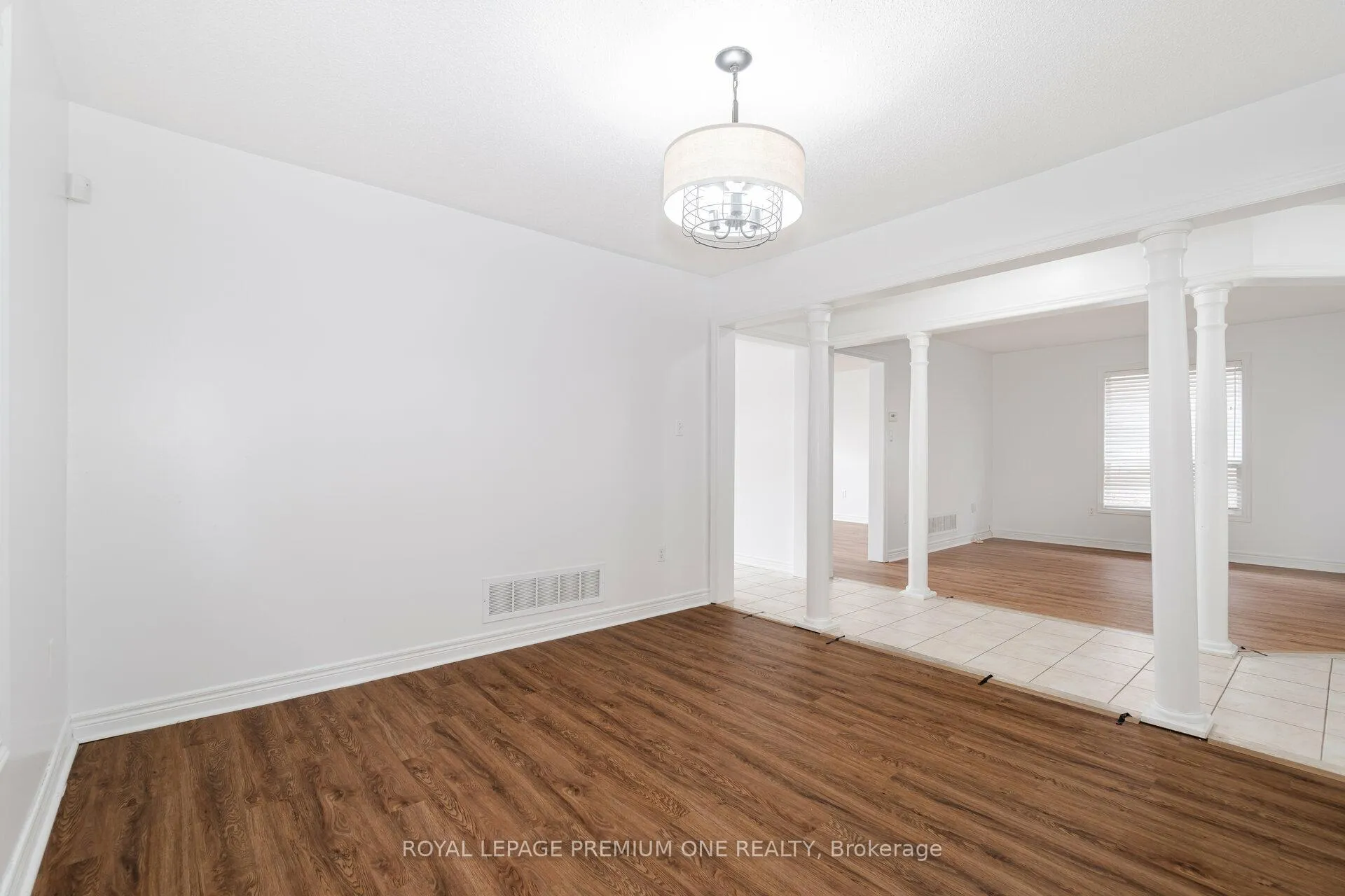 Photo 10 of 48 Devonwood Drive, Markham, Berczy — HOMEH