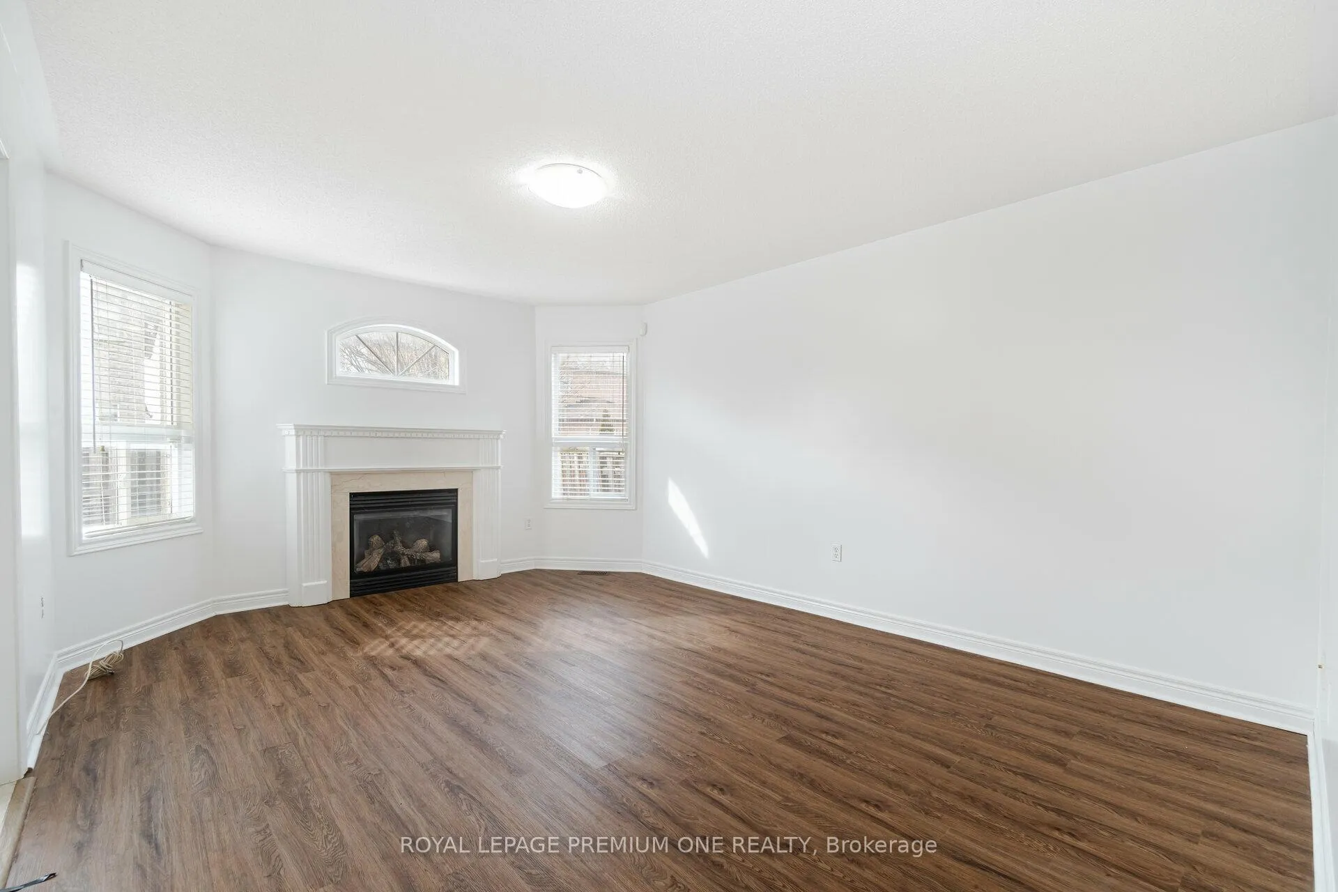 Photo 12 of 48 Devonwood Drive, Markham, Berczy — HOMEH