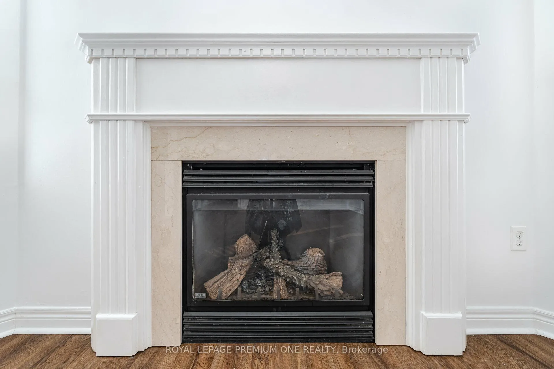Photo 13 of 48 Devonwood Drive, Markham, Berczy — HOMEH