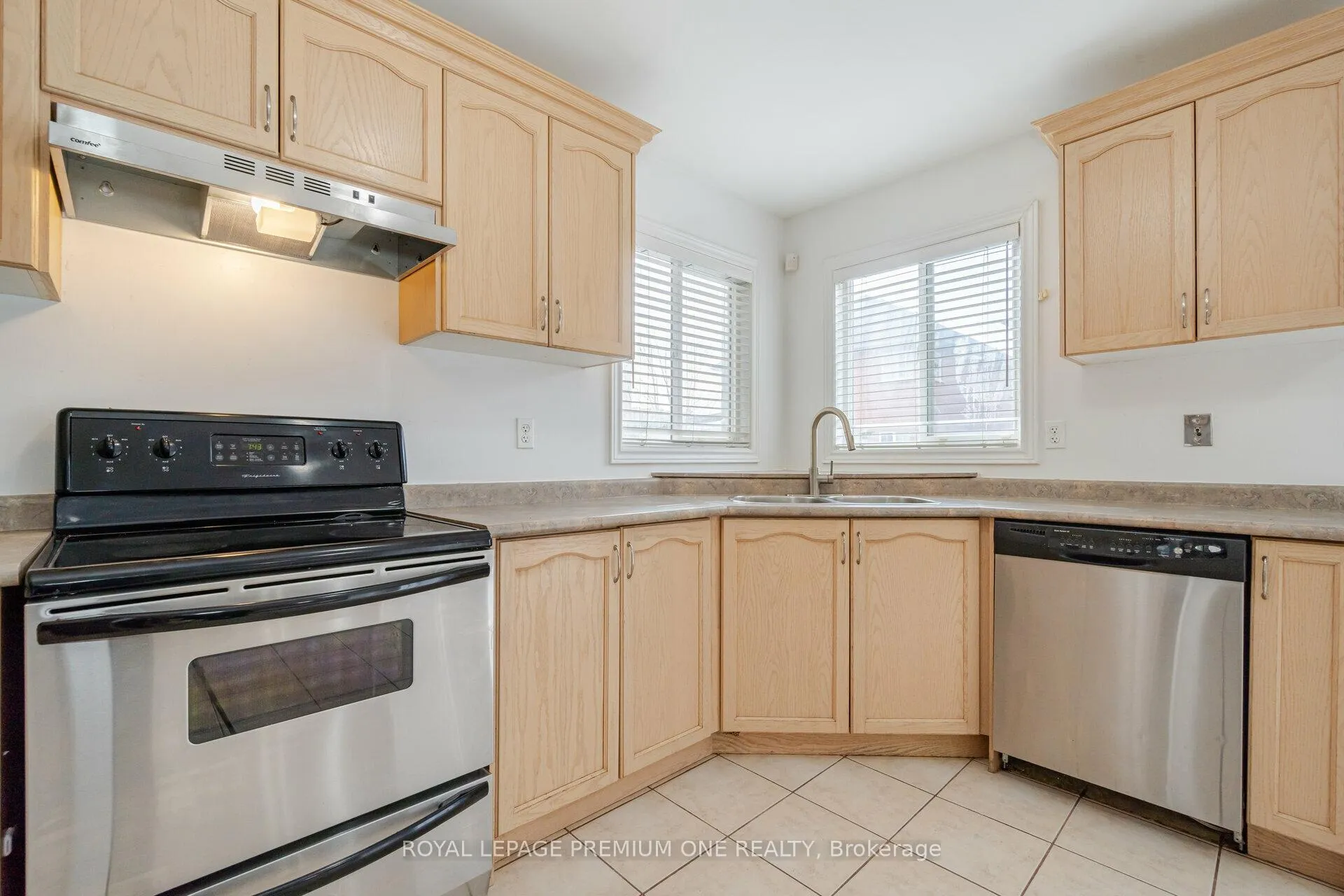 Photo 18 of 48 Devonwood Drive, Markham, Berczy — HOMEH