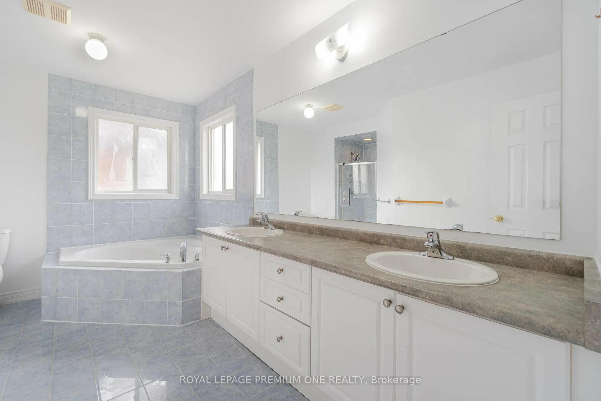 Photo 30 of 48 Devonwood Drive, Markham, Berczy — HOMEH