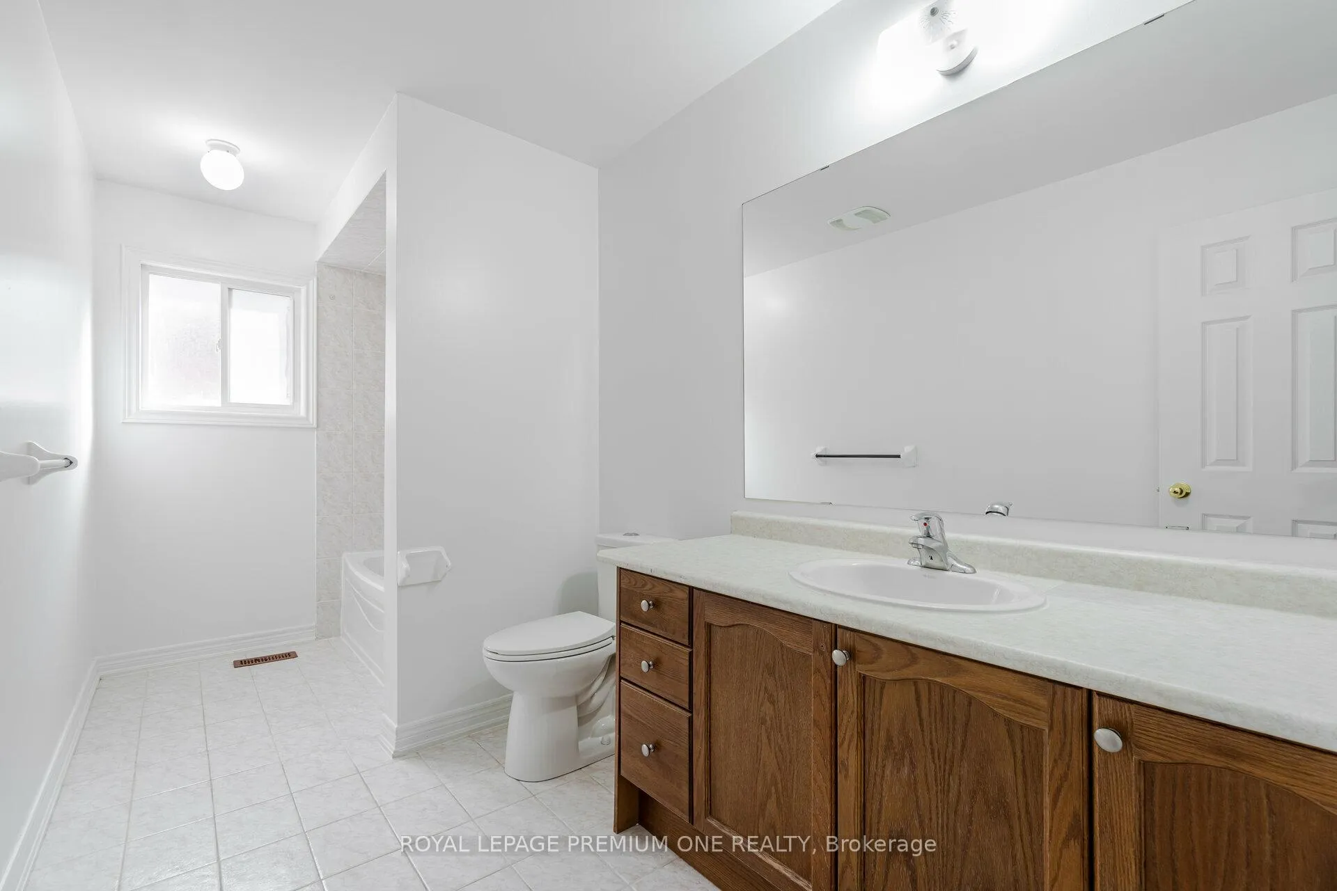 Photo 39 of 48 Devonwood Drive, Markham, Berczy — HOMEH