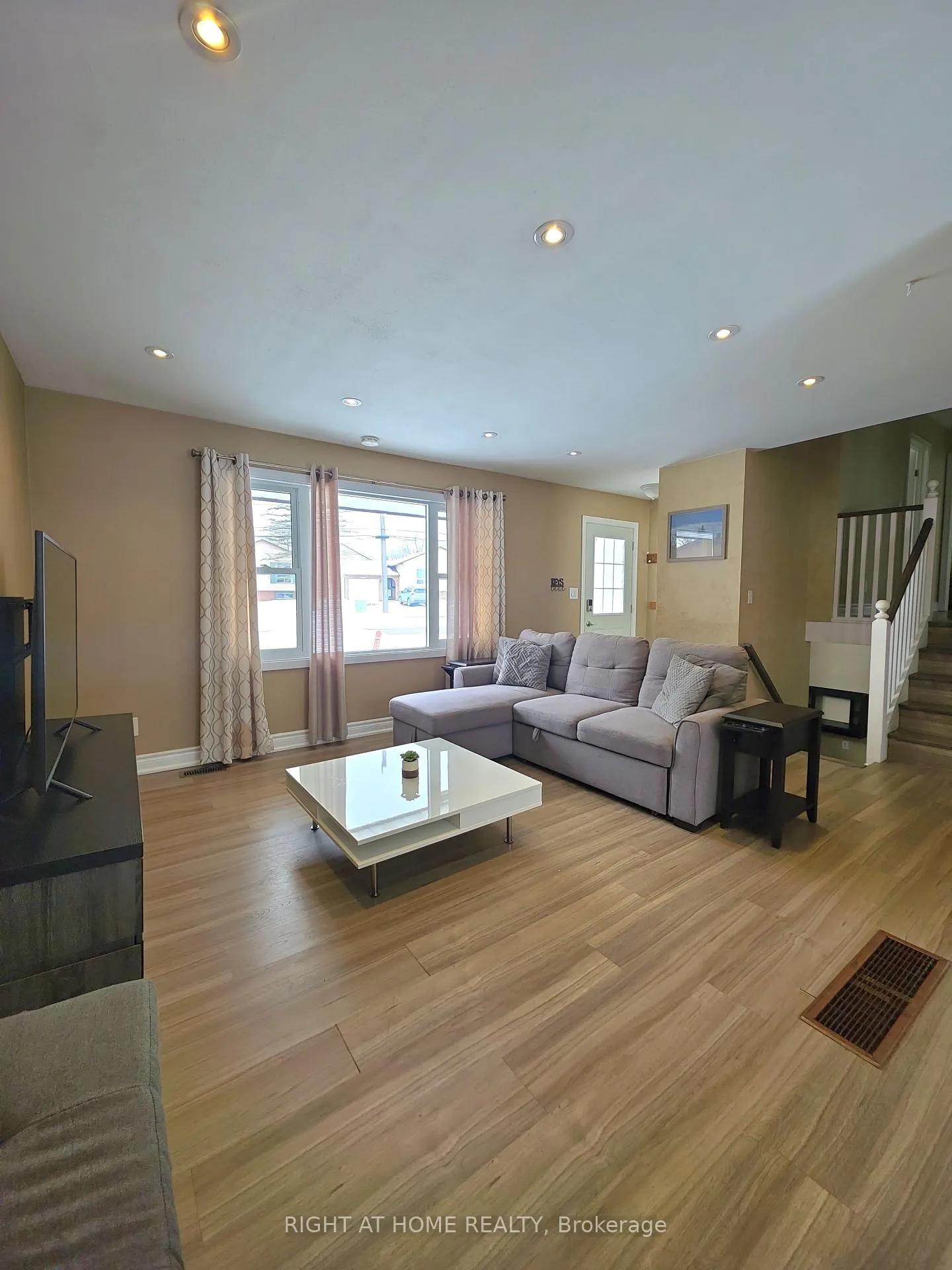 Photo 5 of 438 Forest Avenue S, Orillia — HOMEH