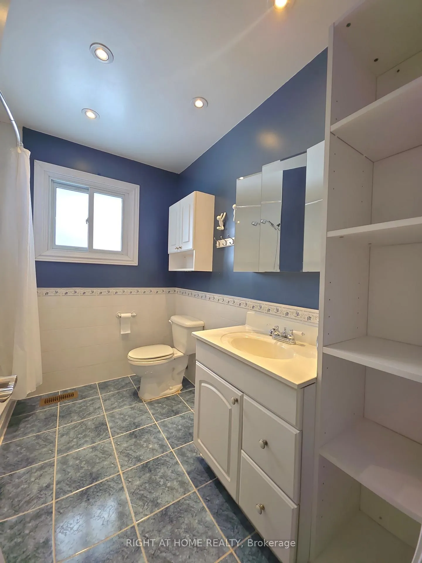 Photo 8 of 438 Forest Avenue S, Orillia — HOMEH