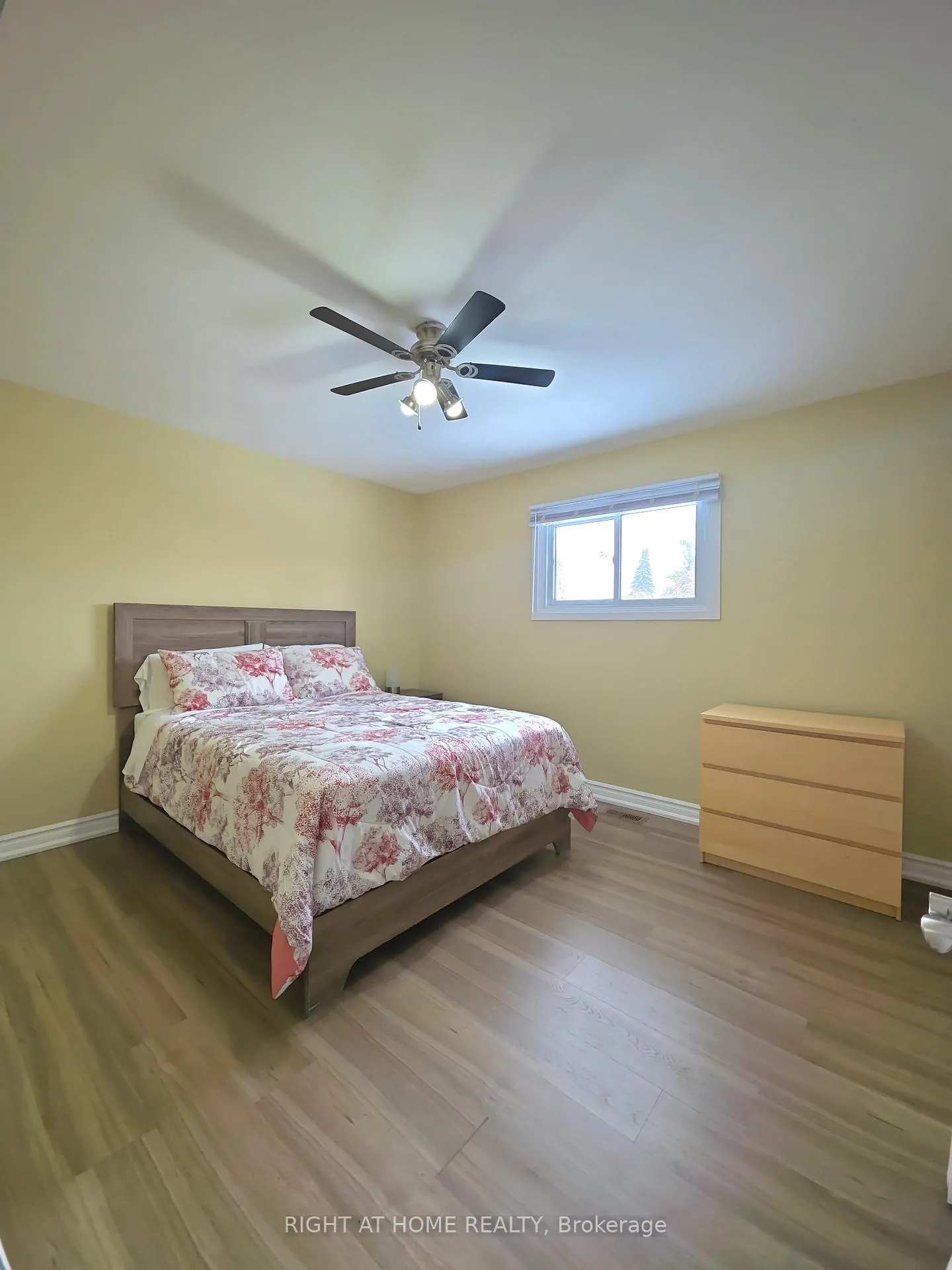 Photo 11 of 438 Forest Avenue S, Orillia — HOMEH