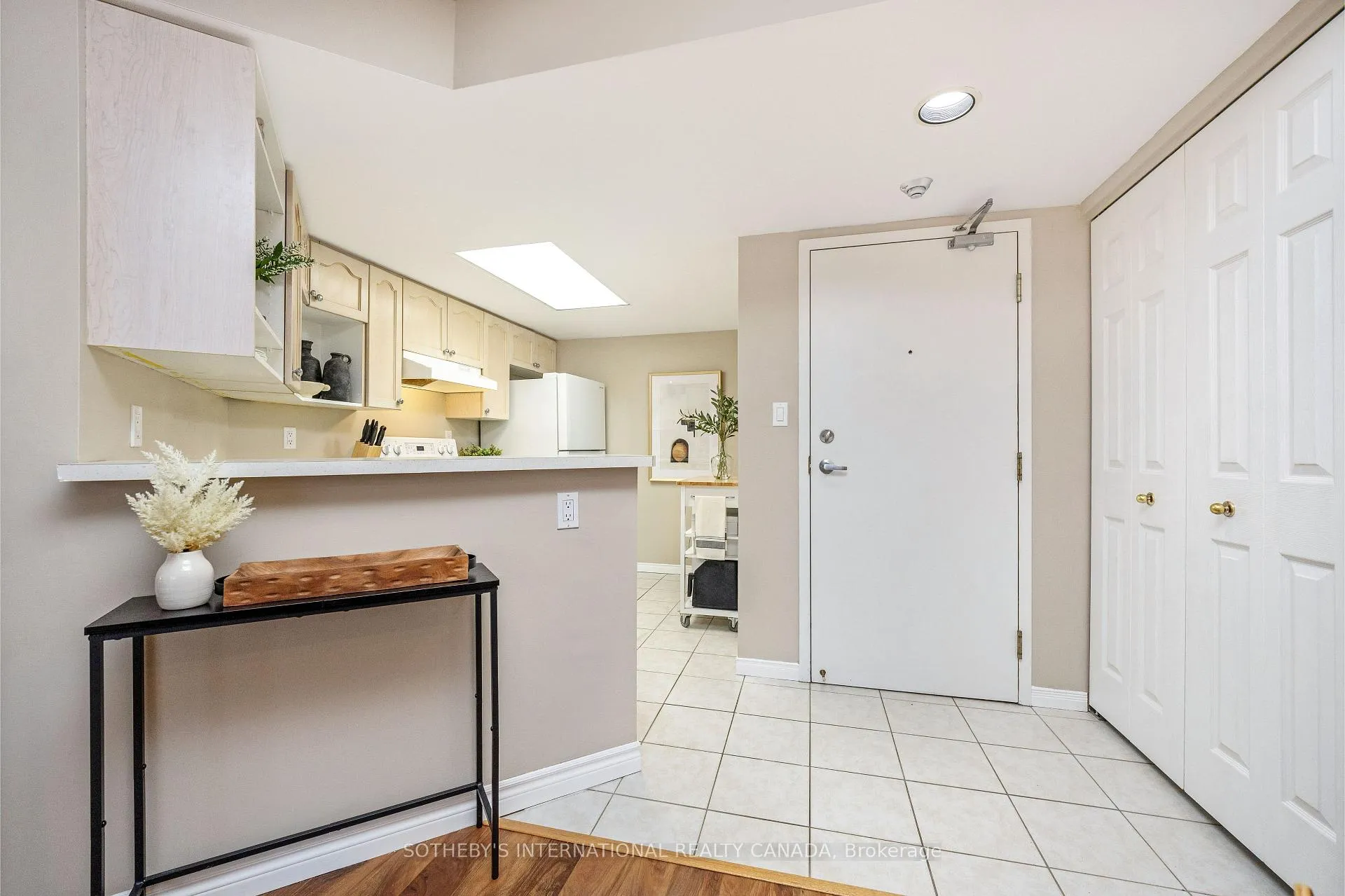 Photo 5 of Unit 410, 3499 Upper Middle Road, Burlington, Headon — HOMEH