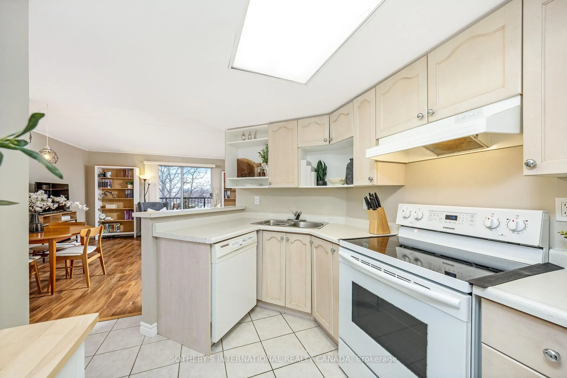 Photo 7 of Unit 410, 3499 Upper Middle Road, Burlington, Headon — HOMEH
