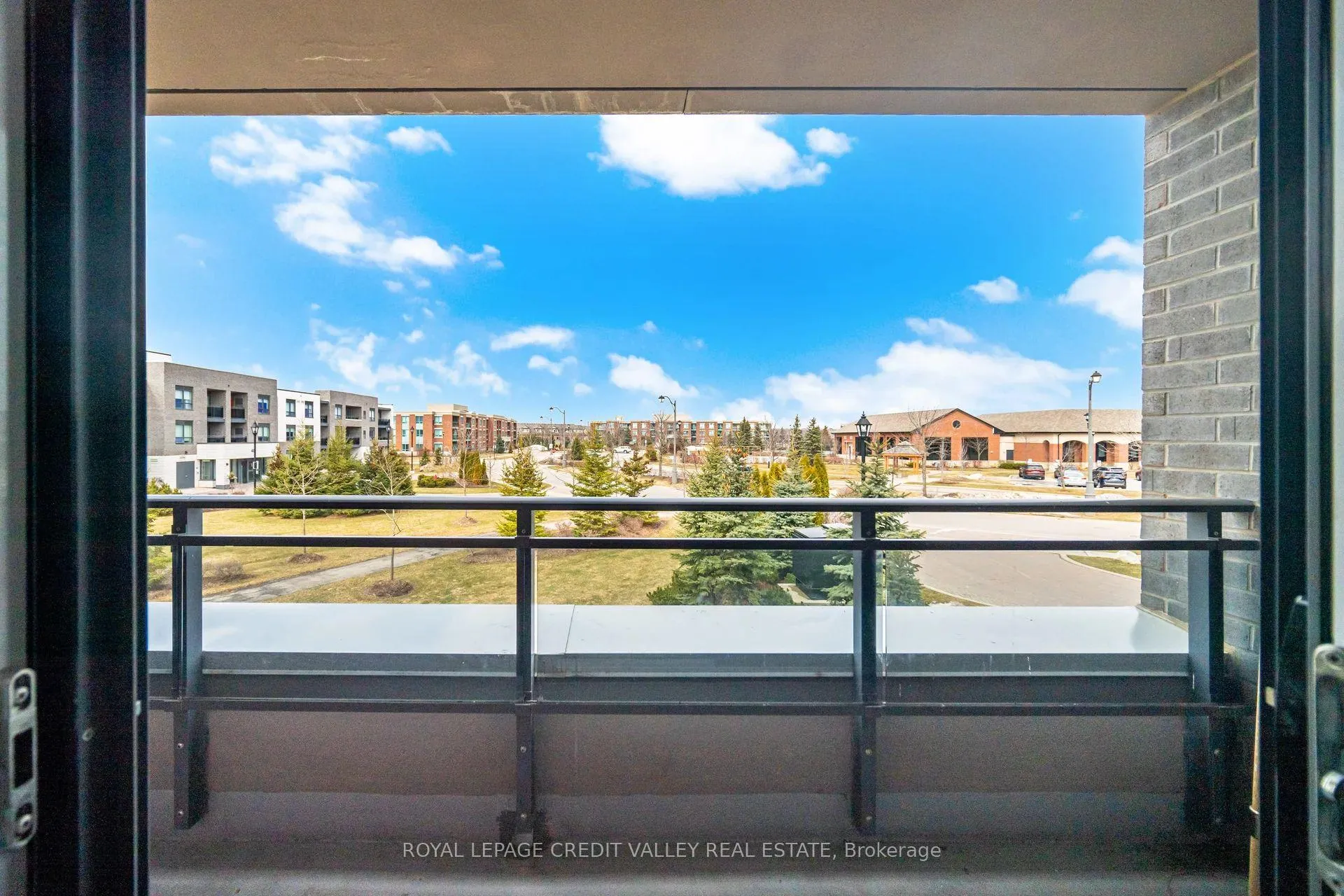 Photo 23 of 30 Via Rosedale, Brampton, Sandringham-Wellington — HOMEH