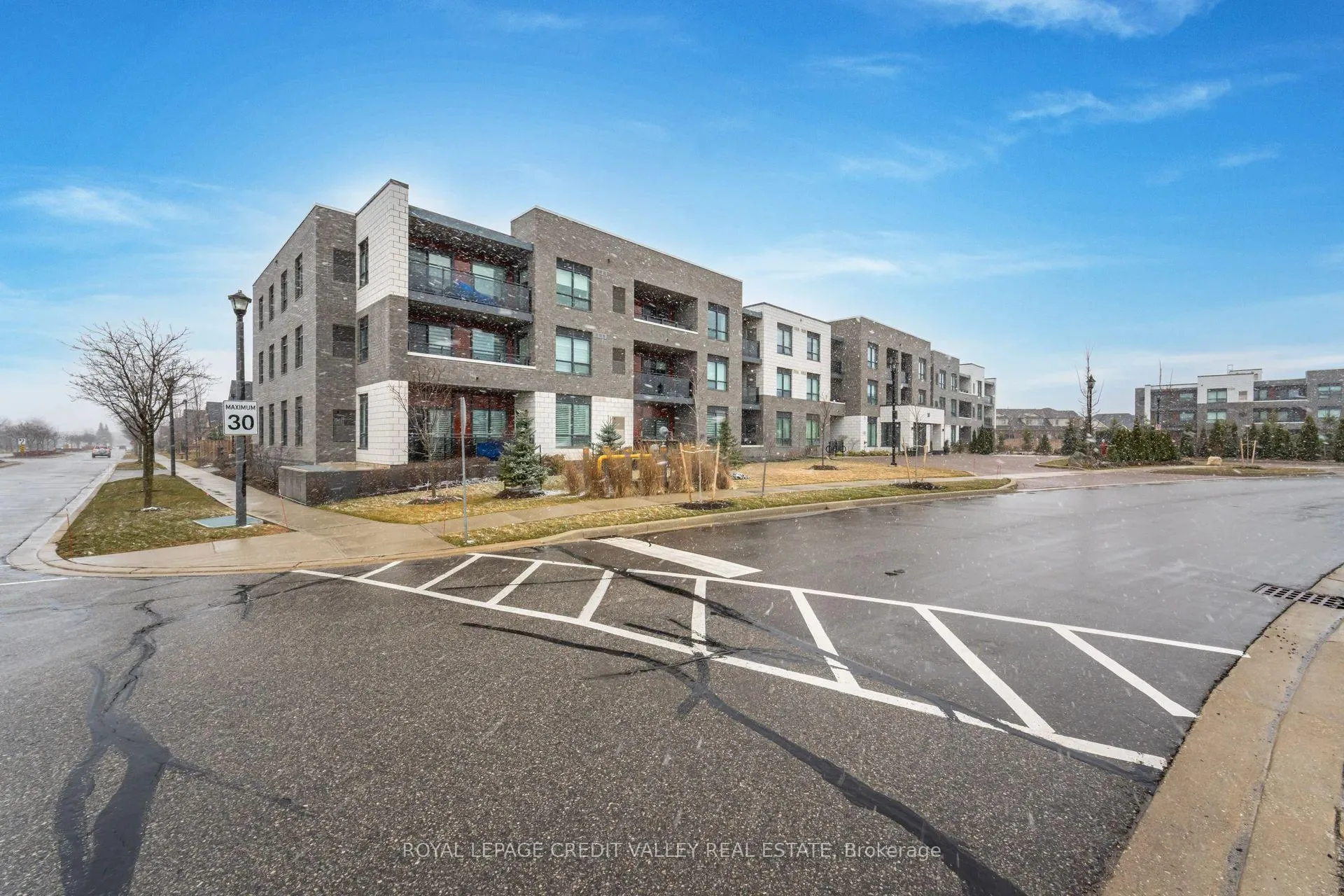 Photo 36 of 30 Via Rosedale, Brampton, Sandringham-Wellington — HOMEH