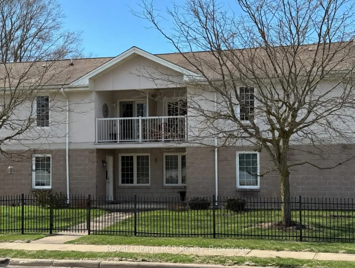 Front of Unit 203, 1550 12TH Avenue E
