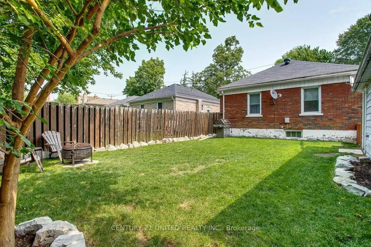Photo 3 of Unit A, 1055 Western Avenue, Peterborough, Otonabee Ward 1 — HOMEH