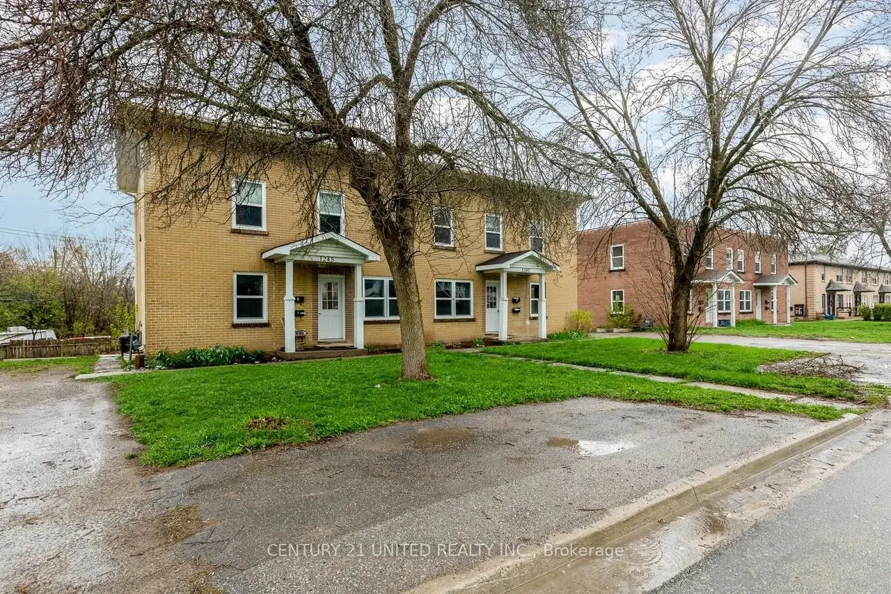Front of Unit A, 1247 Clonsilla Avenue