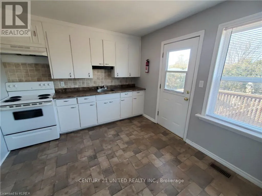 Photo 3 of Unit B, 1247 Clonsilla Avenue, Peterborough, Town Ward 3 — HOMEH