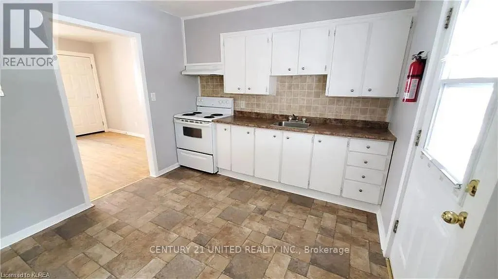 Photo 4 of Unit B, 1269 Clonsilla Avenue, Peterborough, Town Ward 3 — HOMEH