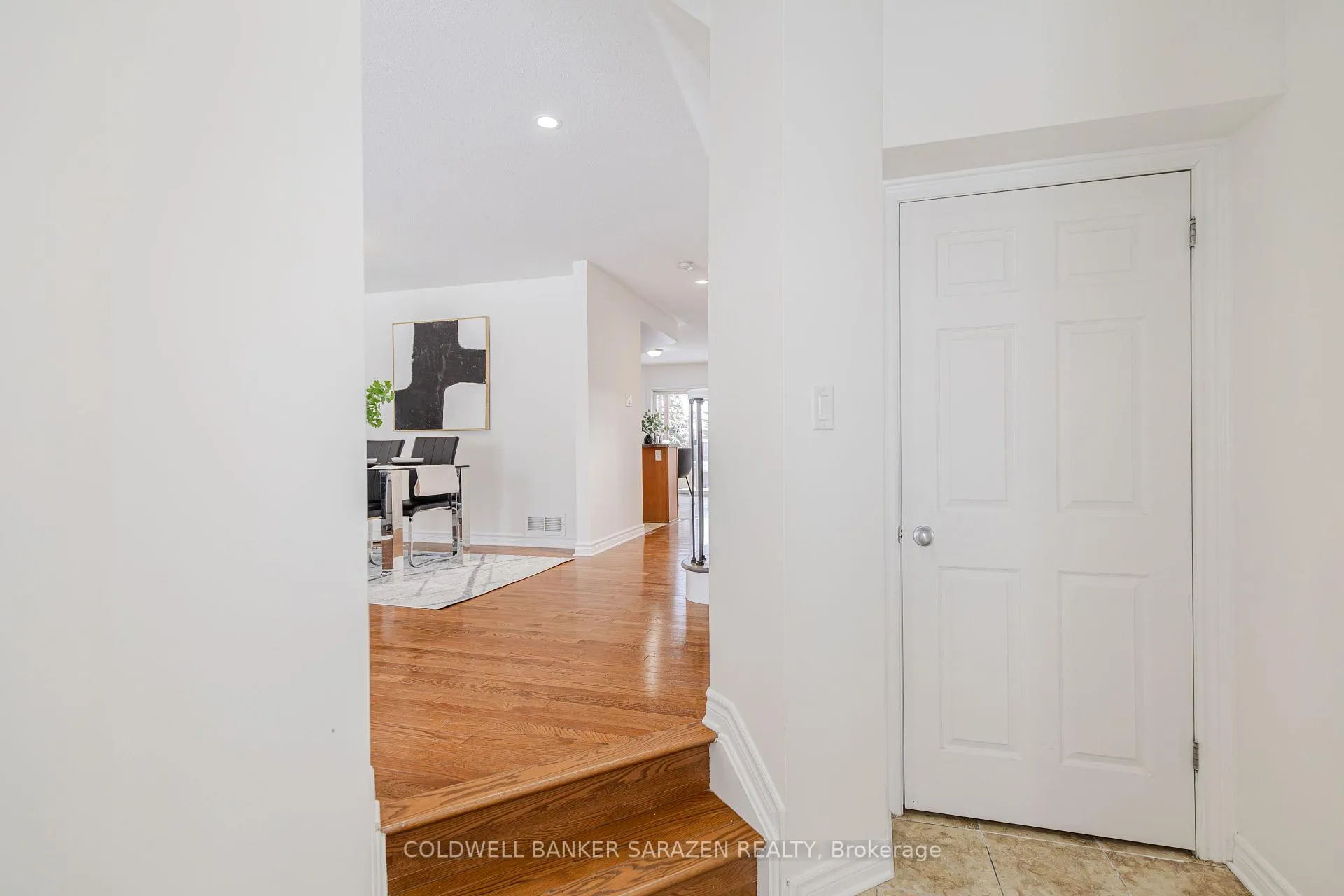 Photo 4 of 852 Taradale Drive, Ottawa, Barrhaven - Strandherd — HOMEH