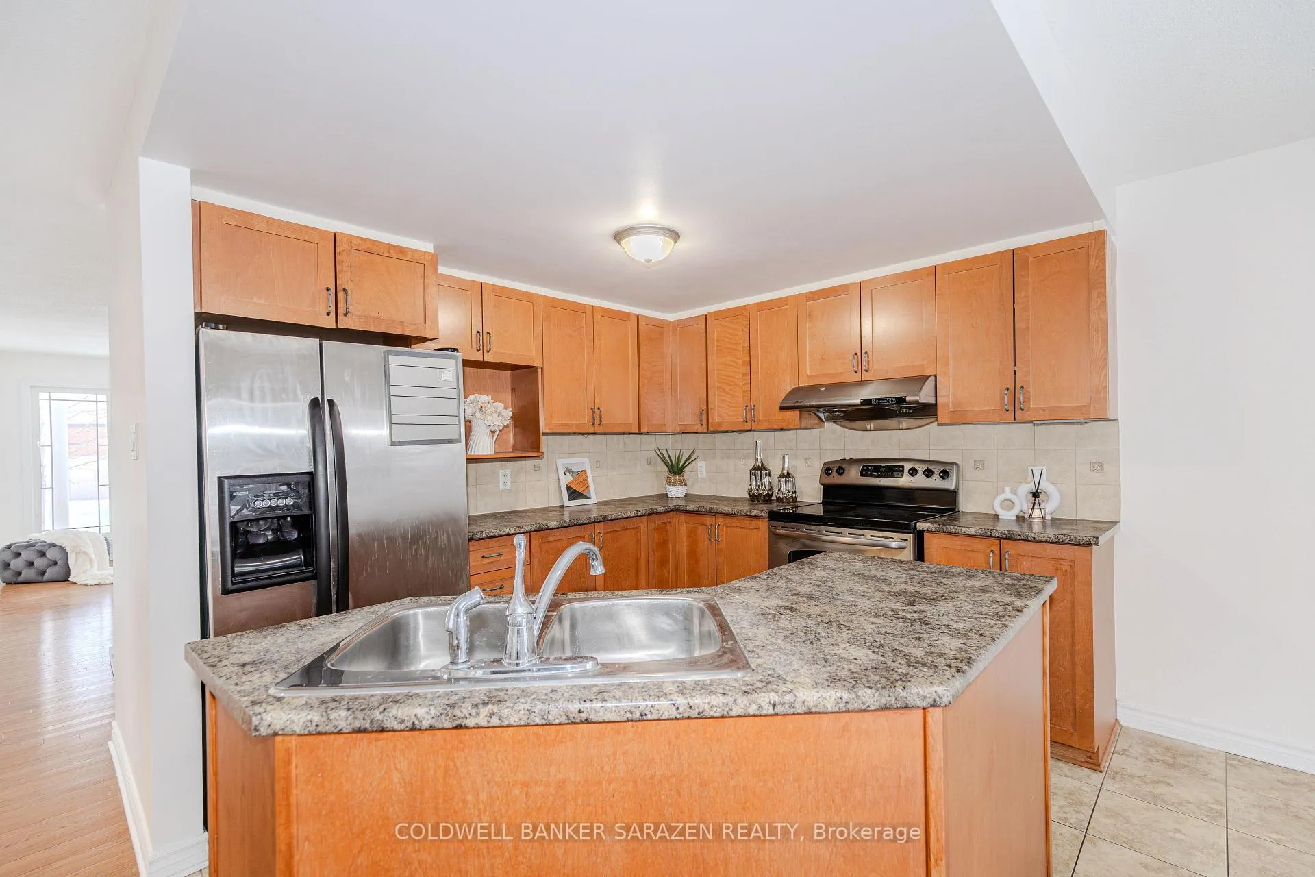 Photo 13 of 852 Taradale Drive, Ottawa, Barrhaven - Strandherd — HOMEH
