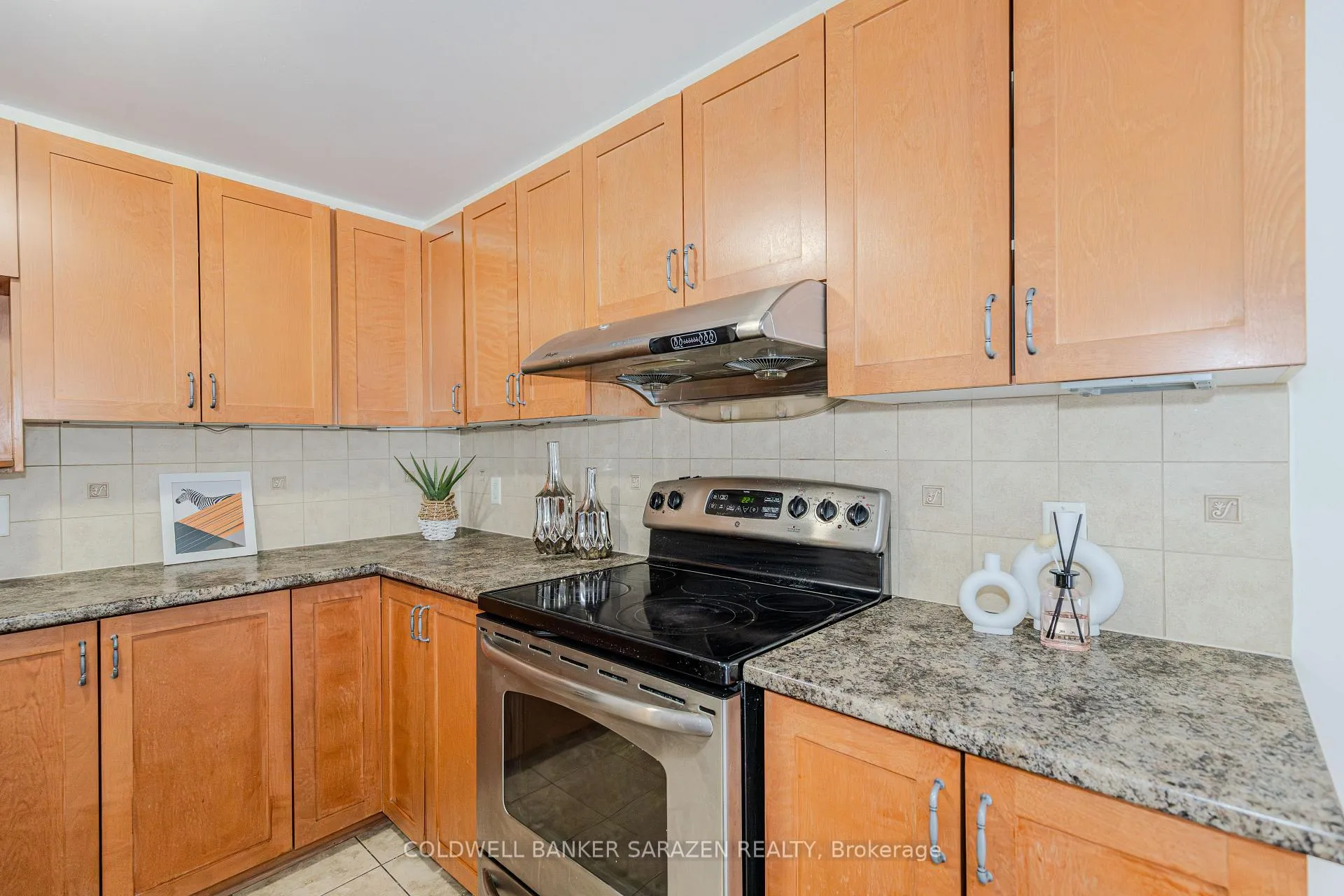 Photo 15 of 852 Taradale Drive, Ottawa, Barrhaven - Strandherd — HOMEH