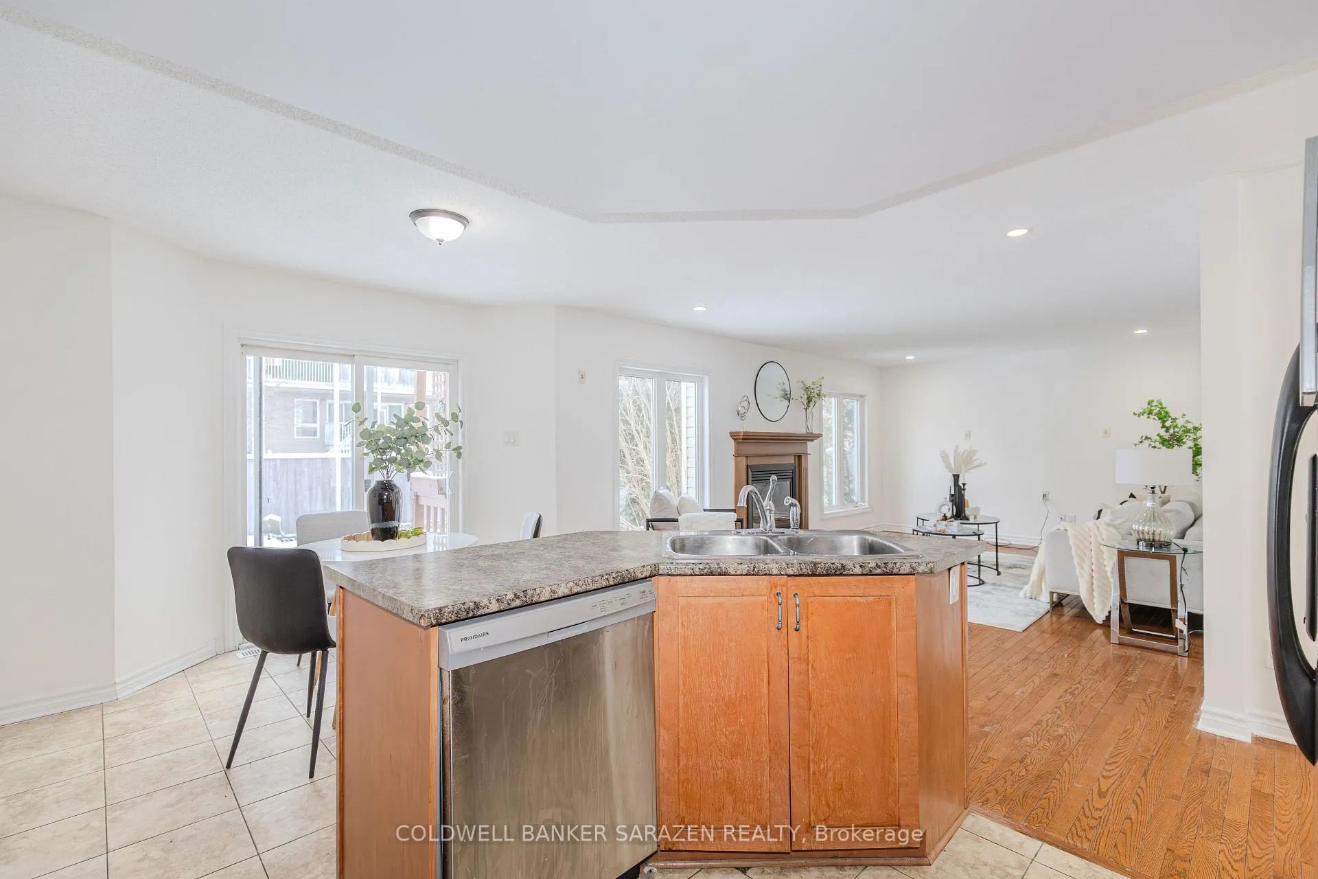 Photo 16 of 852 Taradale Drive, Ottawa, Barrhaven - Strandherd — HOMEH