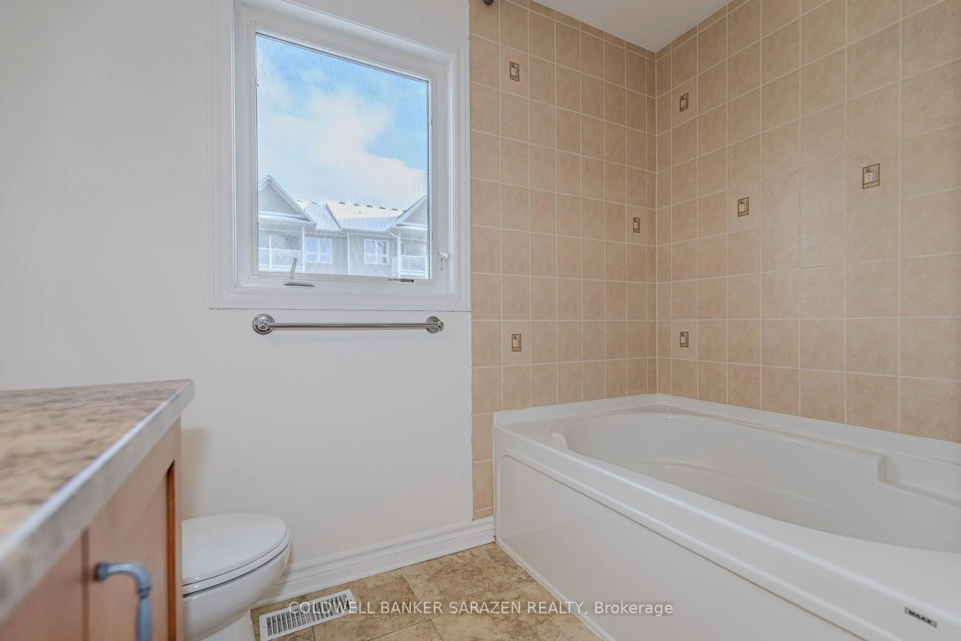 Photo 33 of 852 Taradale Drive, Ottawa, Barrhaven - Strandherd — HOMEH