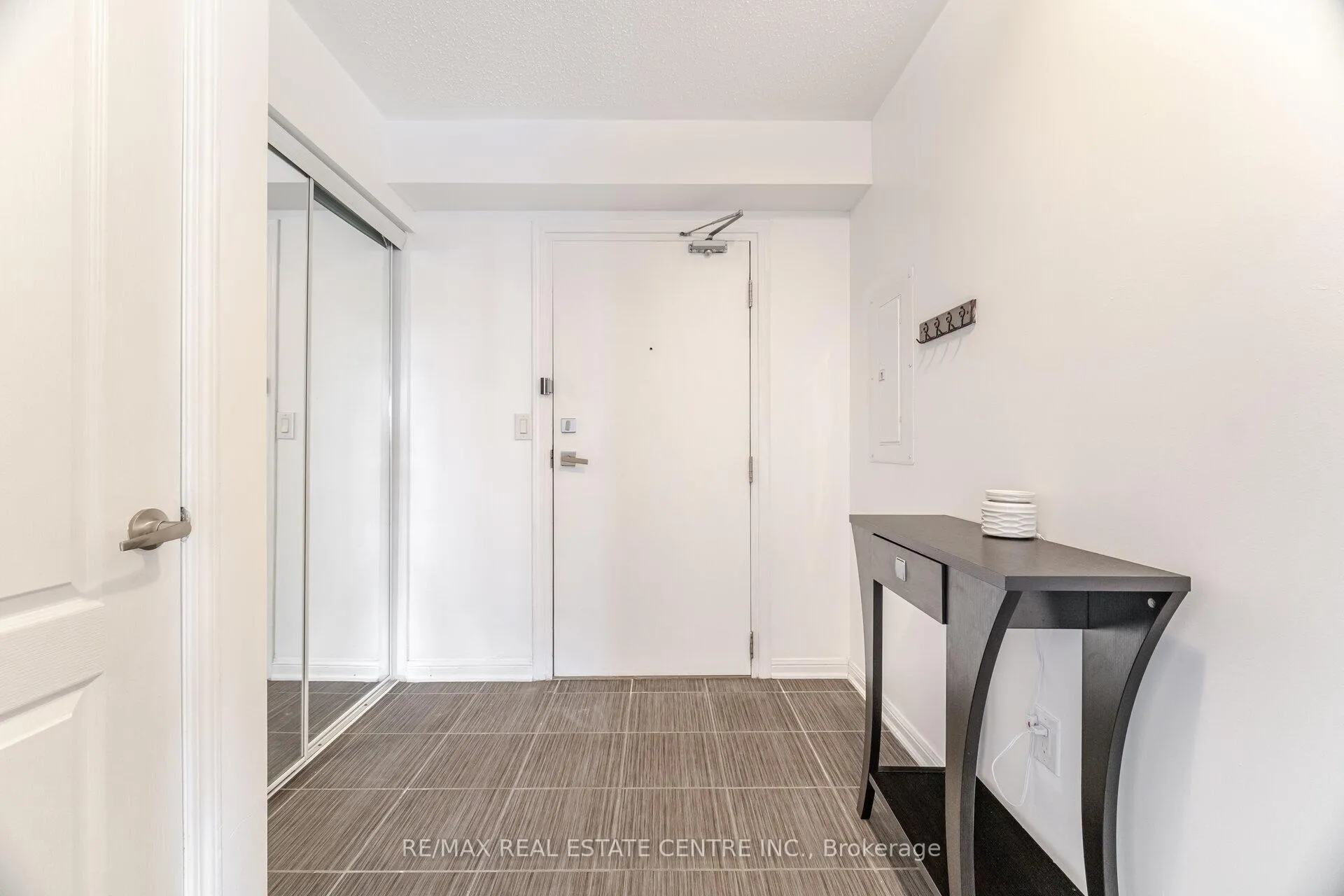 Photo 5 of Unit 203, 1005 Nadalin Heights, Milton, Willmott — HOMEH