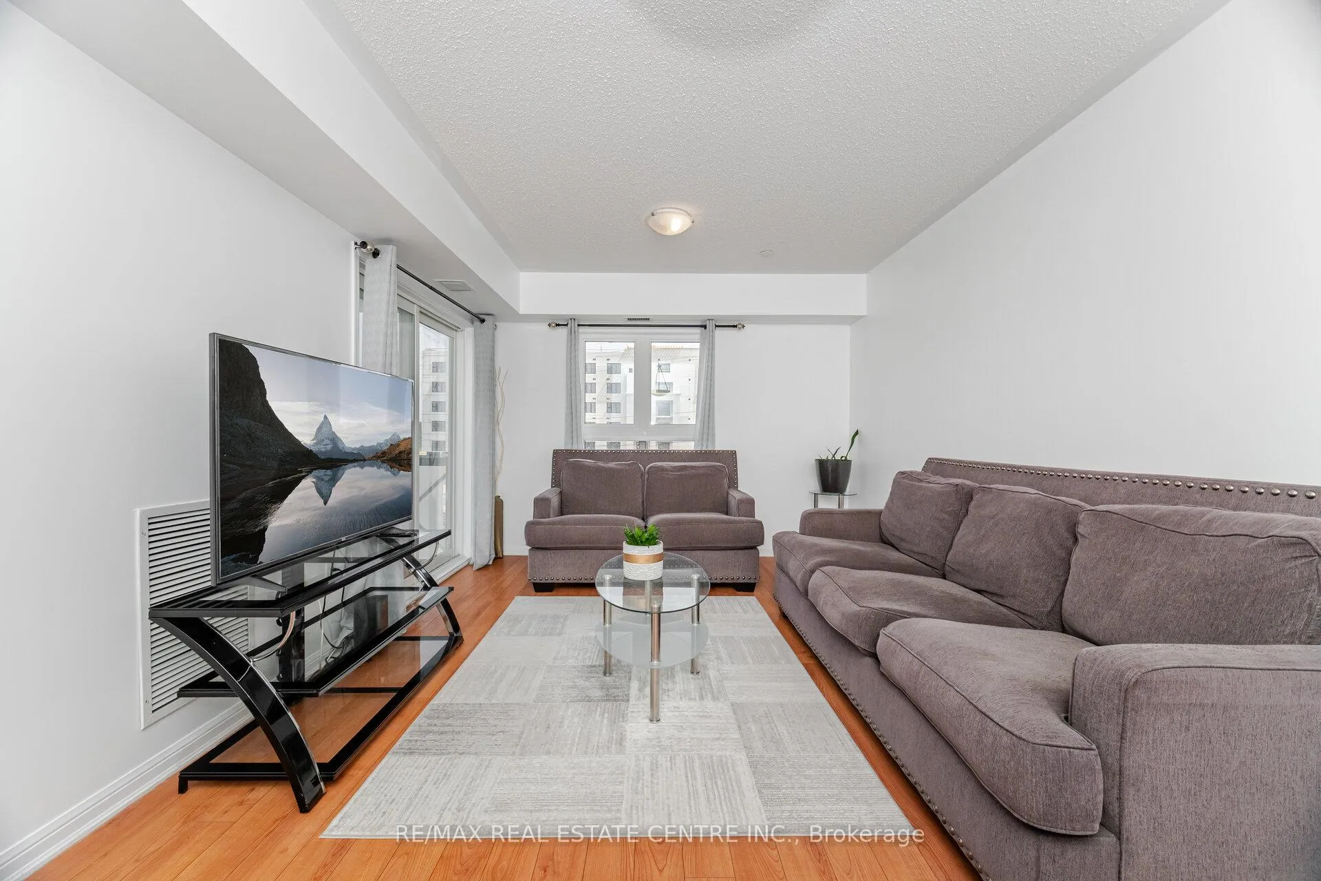 Photo 10 of Unit 203, 1005 Nadalin Heights, Milton, Willmott — HOMEH