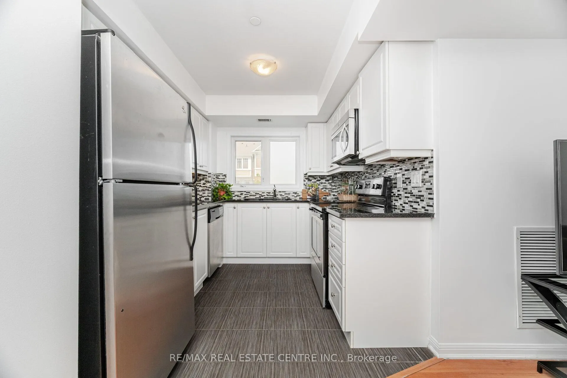 Photo 14 of Unit 203, 1005 Nadalin Heights, Milton, Willmott — HOMEH