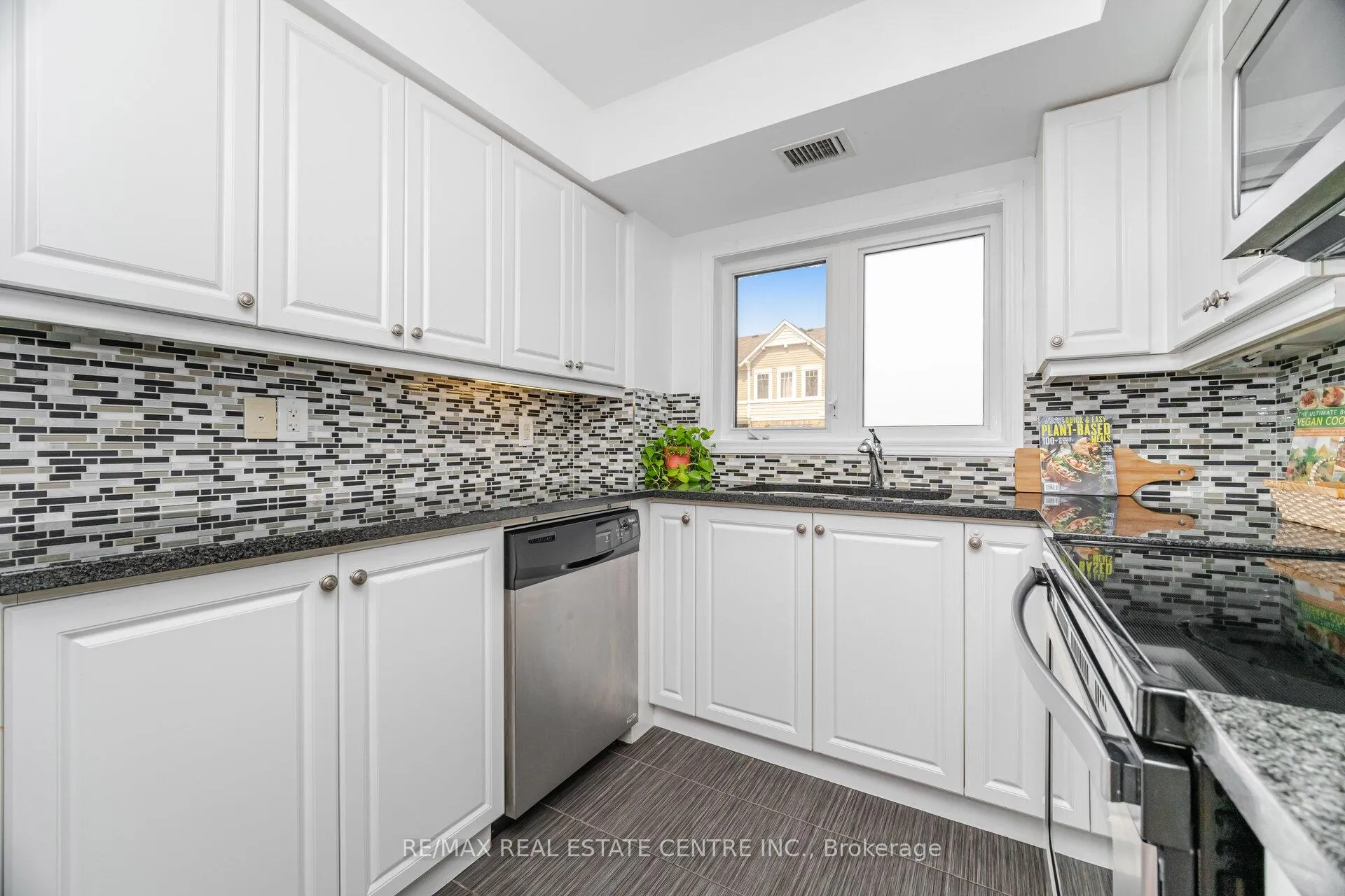 Photo 16 of Unit 203, 1005 Nadalin Heights, Milton, Willmott — HOMEH