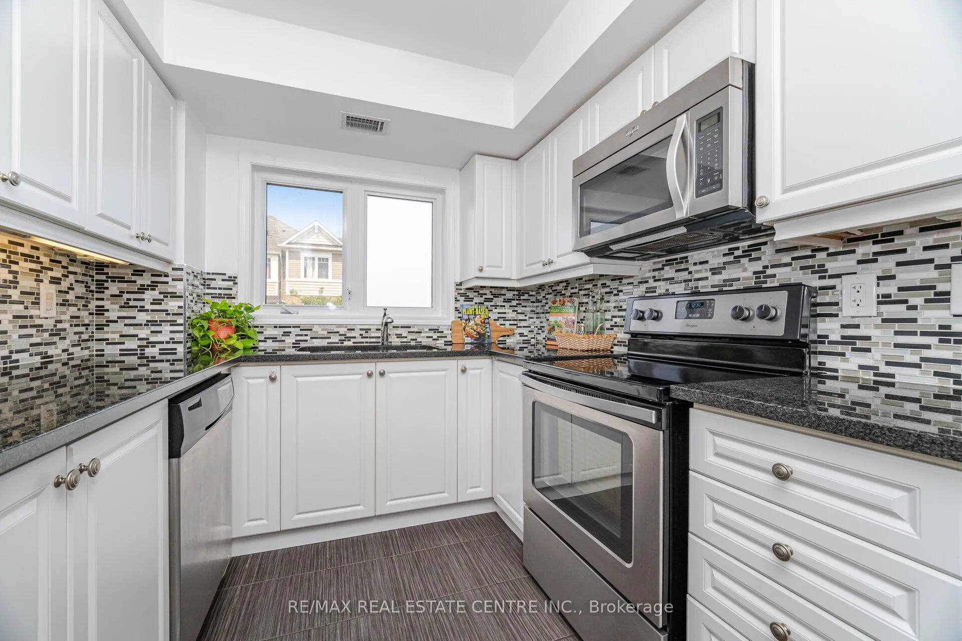 Photo 17 of Unit 203, 1005 Nadalin Heights, Milton, Willmott — HOMEH
