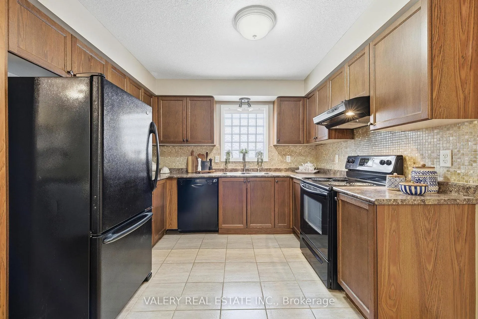 Photo 12 of 73 Brookfield Crescent, Kitchener — HOMEH