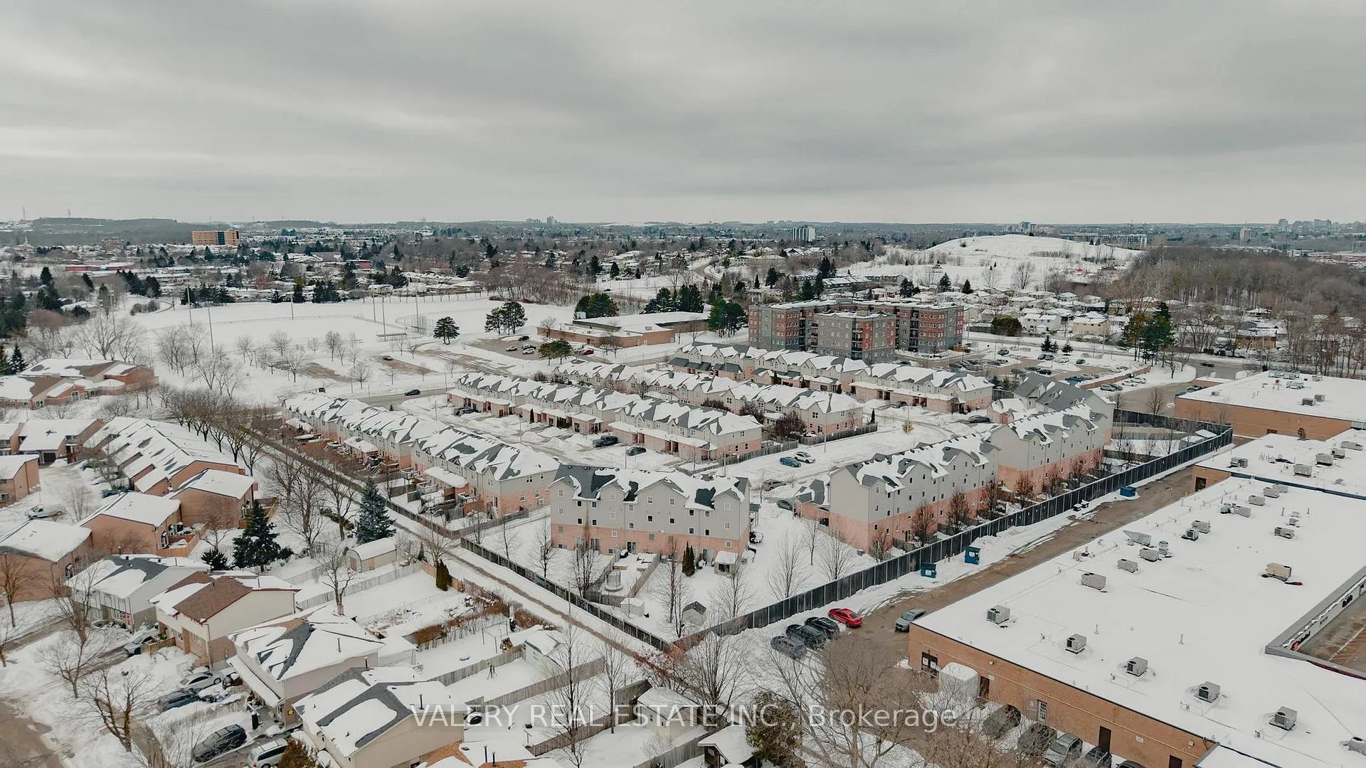 Photo 34 of 73 Brookfield Crescent, Kitchener — HOMEH
