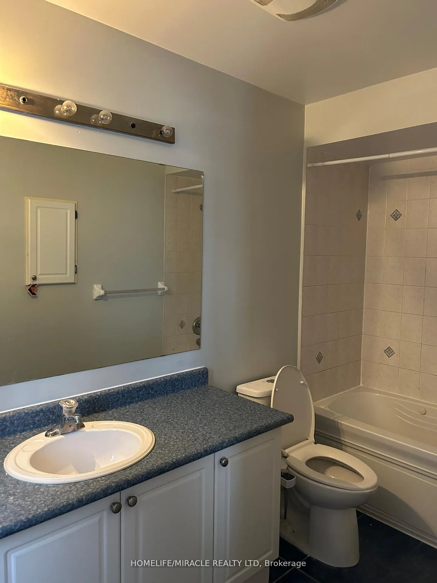 Photo 12 of Unit 19, 250 Richvale Drive, Brampton, Heart Lake East — HOMEH