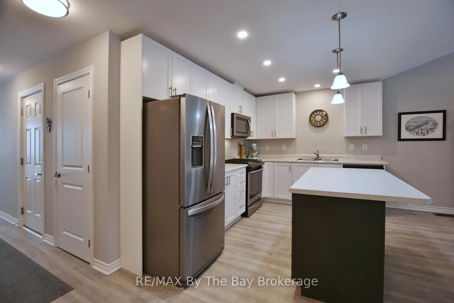 Photo 6 of 30 Ivy Crescent, Wasaga Beach — HOMEH