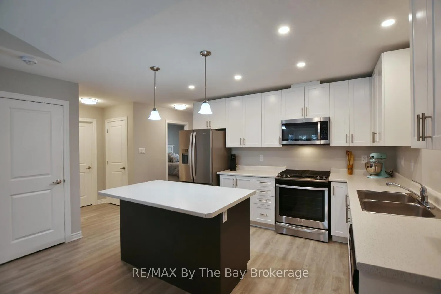 Photo 8 of 30 Ivy Crescent, Wasaga Beach — HOMEH