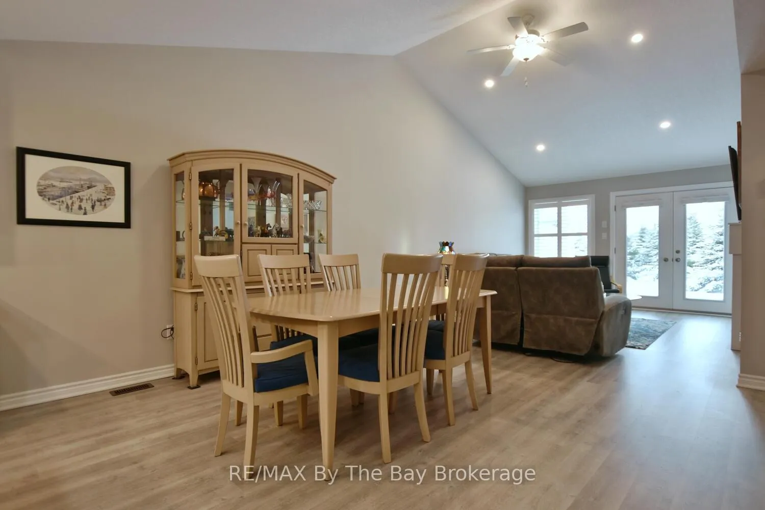Photo 10 of 30 Ivy Crescent, Wasaga Beach — HOMEH