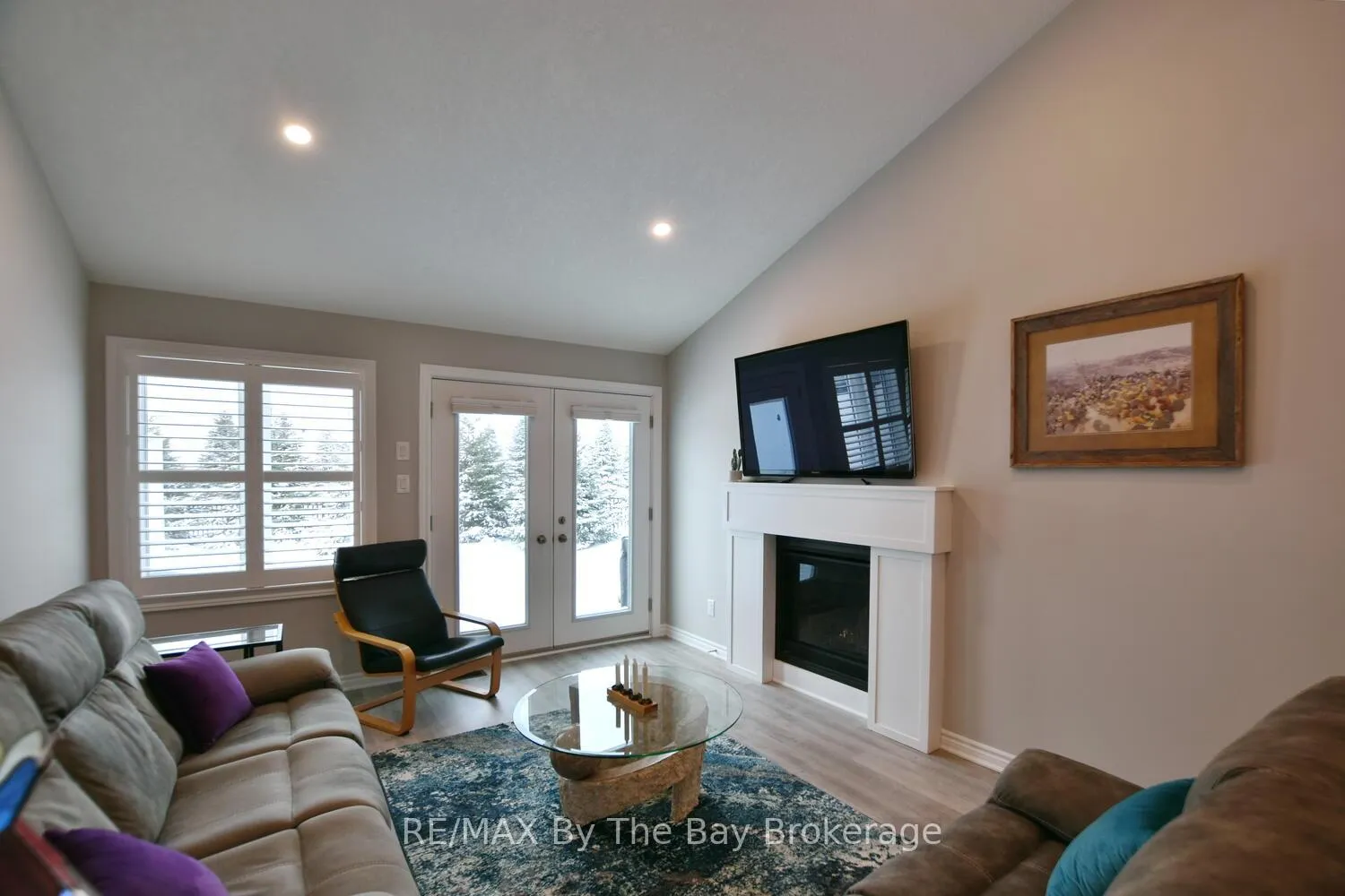Photo 12 of 30 Ivy Crescent, Wasaga Beach — HOMEH