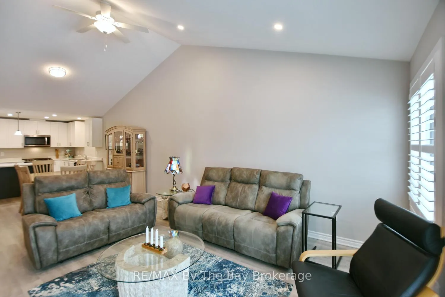 Photo 13 of 30 Ivy Crescent, Wasaga Beach — HOMEH