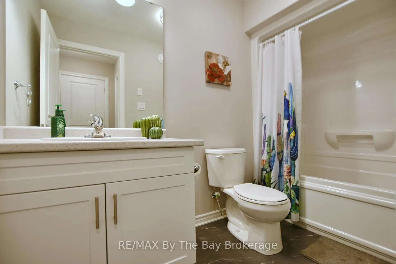 Photo 18 of 30 Ivy Crescent, Wasaga Beach — HOMEH