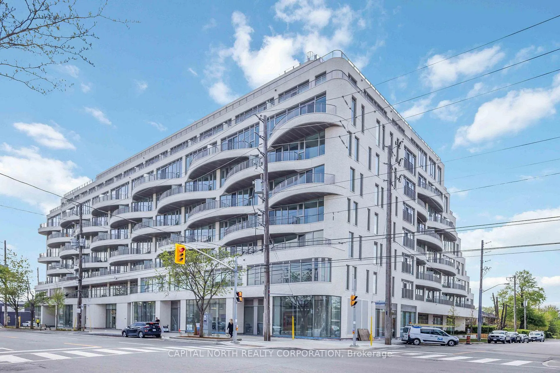 Front of Unit 709, 689 The Queensway