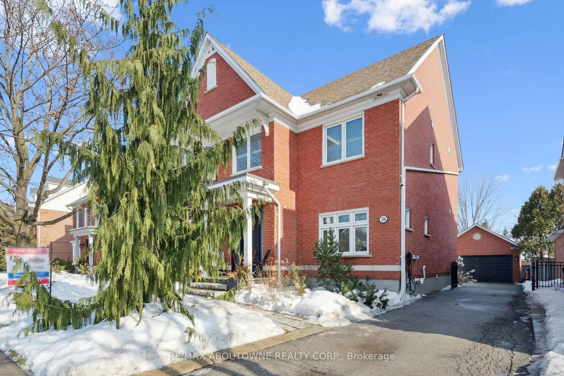 Photo 3 of 256 Lexington Road, Oakville, River Oaks — HOMEH